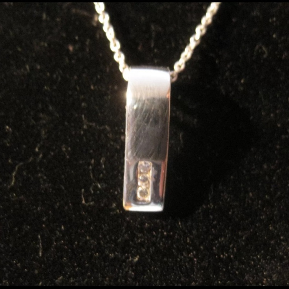 STERLING SILVER 925

Pendant w/ 3 Stones 

on Wheat Chain Necklace